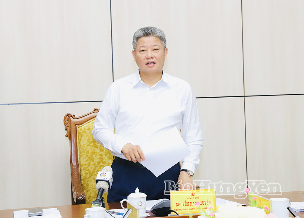  Đồng chí Nguyễn Mạnh Quyền, Phó Bí thư Tỉnh ủy, Chủ tịch UBND tỉnh chủ trì phiên họp.
