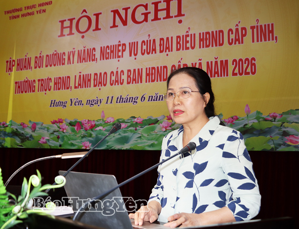 Bà Đỗ Thị Lan, Phó Chủ nhiệm Ủy ban Văn hóa và Xã hội của Quốc hội khóa truyền đạt tại hội nghị.