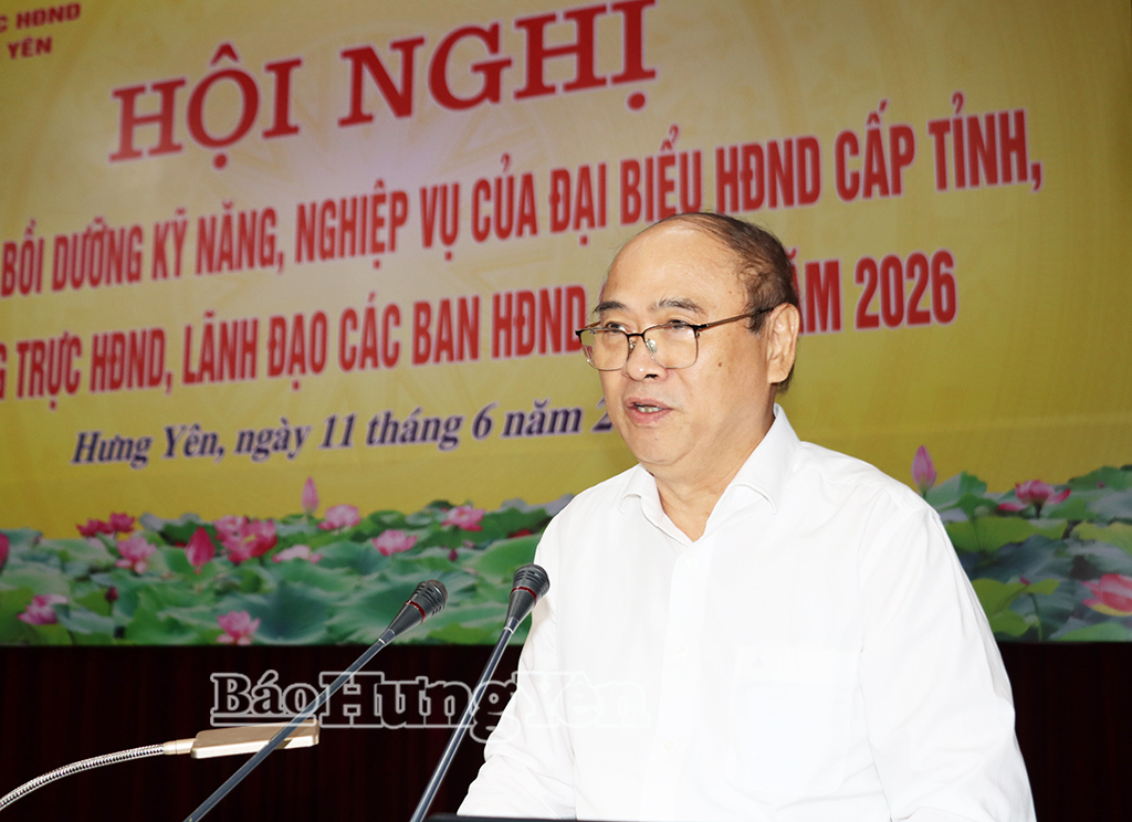Ông Bùi Đặng Dũng, Phó Chủ nhiệm Ủy ban Tài chính - Ngân sách của Quốc hội khóa truyền đạt tại hội nghị.