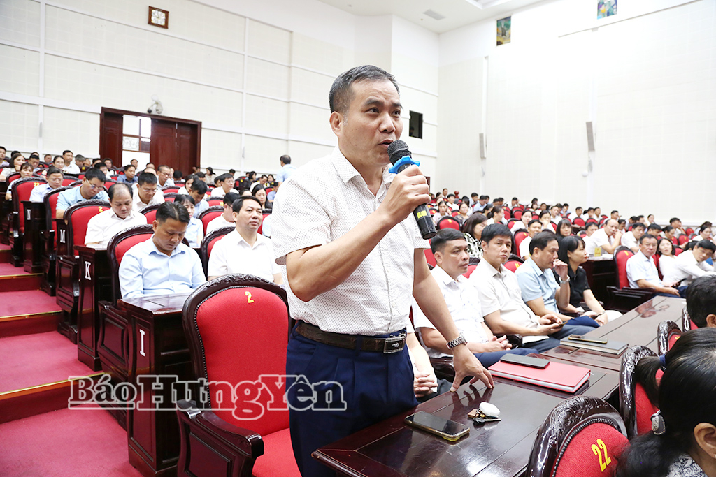 Đại biểu HĐND phường Thái Bình phát biểu thảo luận tại hội nghị.
