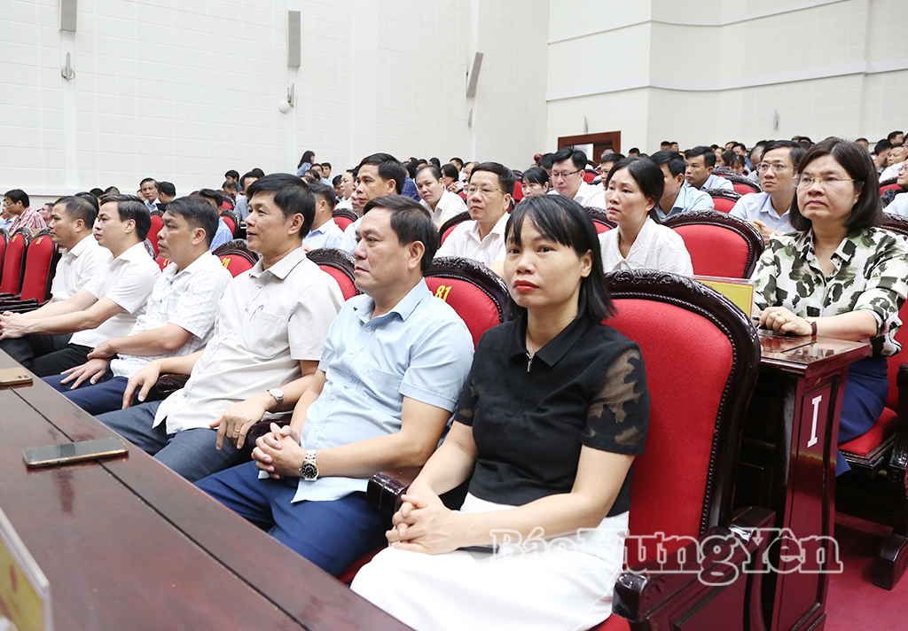 Các đại biểu dự hội nghị.