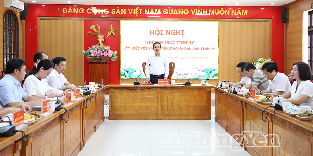 Đồng chí Phạm Quang Ngọc, Ủy viên Ban Chấp hành Trung ương Đảng, Bí thư Tỉnh ủy chủ trì hội nghị làm việc với Ban Tuyên giáo và Dân vận Tỉnh ủy.