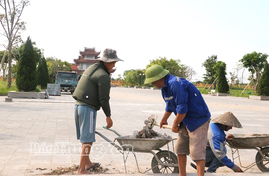 Khẩn trương hoàn thiện nhiệm vụ chỉnh trang tại Khu lưu niệm Danh nhân văn hóa Lê Quý Đôn chuẩn bị cho Lễ kỷ niệm.