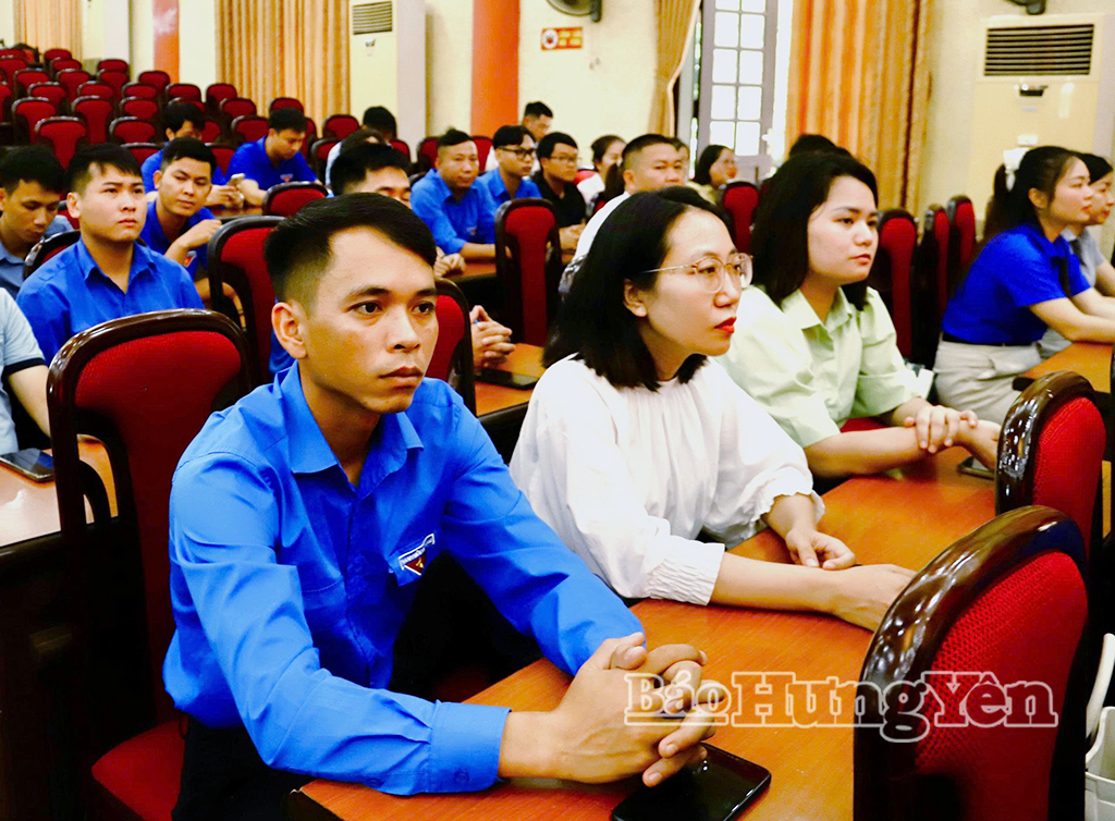Học viên dự lễ khai giảng.