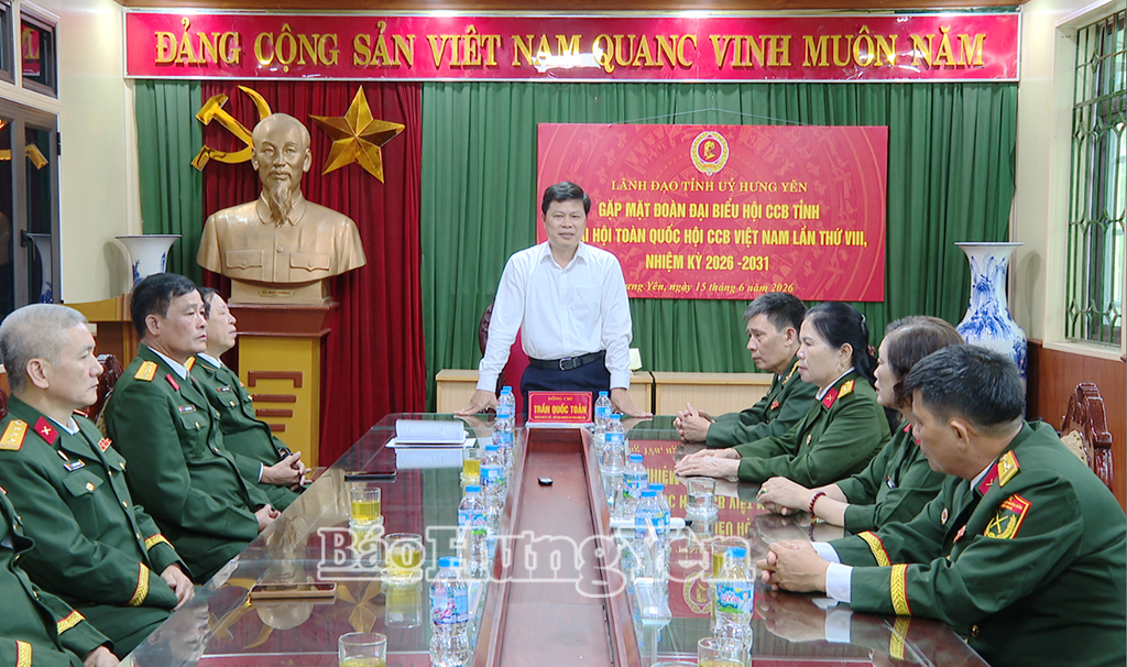 Đồng chí Trần Quốc Toản, Phó Bí thư Thường trực Tỉnh ủy, Chủ tịch Ủy ban MTTQ Việt Nam tỉnh phát biểu tại buổi gặp mặt.