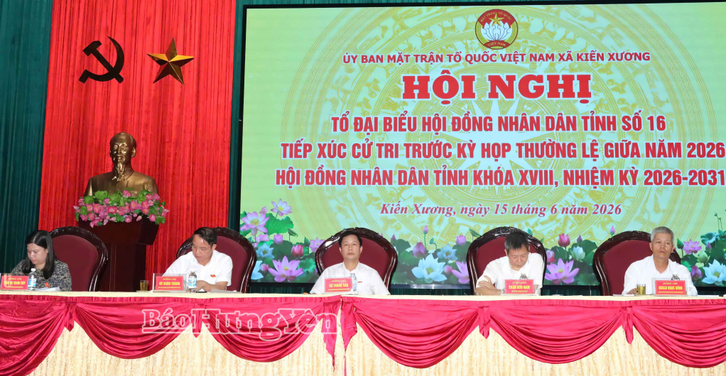 Các đại biểu Tổ đại biểu HĐND tỉnh số 16 tiếp xúc cử tri tại xã Kiến Xương.