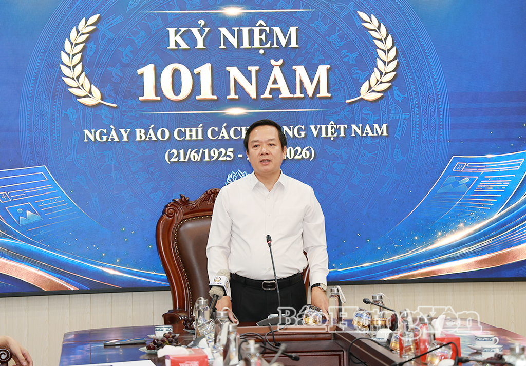 Đồng chí Phạm Quang Ngọc, Ủy viên Ban Chấp hành Trung ương Đảng, Bí thư Tỉnh ủy mong muốn Báo và Phát thanh, Truyền hình Hưng Yên cần chủ động đổi mới, đẩy mạnh ứng dụng công nghệ thông tin, chuyển đổi số trong công tác tuyên truyền.