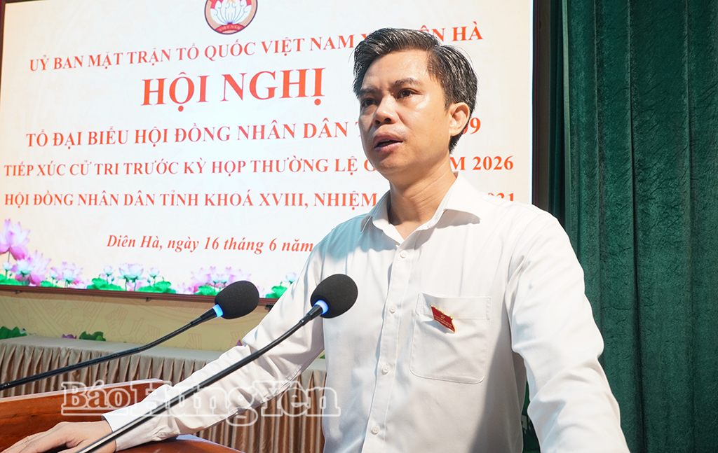 Đồng chí Nguyễn Văn Chiến, Ủy viên Ban Thường vụ Tỉnh ủy, Trưởng ban Tuyên giáo và Dân vận Tỉnh ủy phát biểu tại hội nghị.
