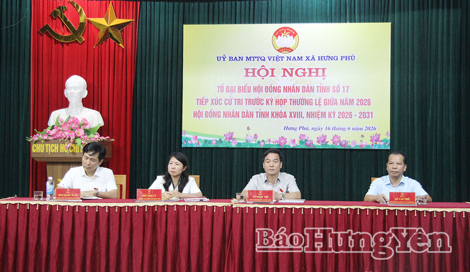 Các đại biểu HĐND tỉnh tổ đại biểu số 17 tiếp xúc cử tri tại xã Hưng Phú.
