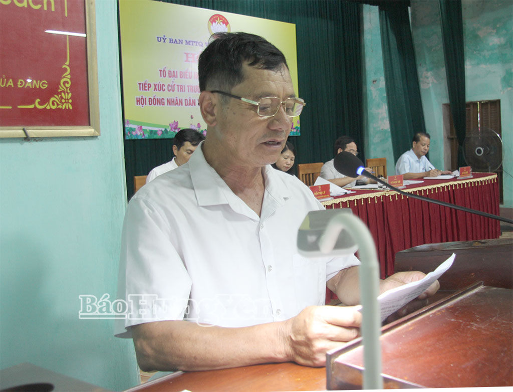 Cử tri xã Ái Quốc phát biểu ý kiến.