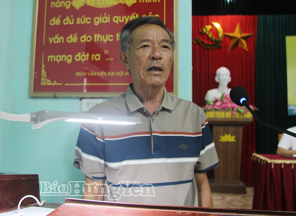 Cử tri xã Hưng Phú phát biểu ý kiến.