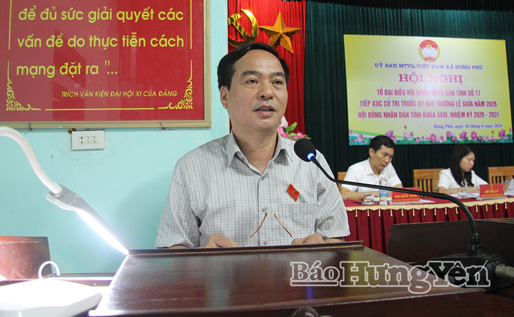 Đồng chí Vũ Ngọc Trì, Phó Chủ tịch HĐND tỉnh phát biểu tại hội nghị tiếp xúc cử tri tại xã Hưng Phú.
