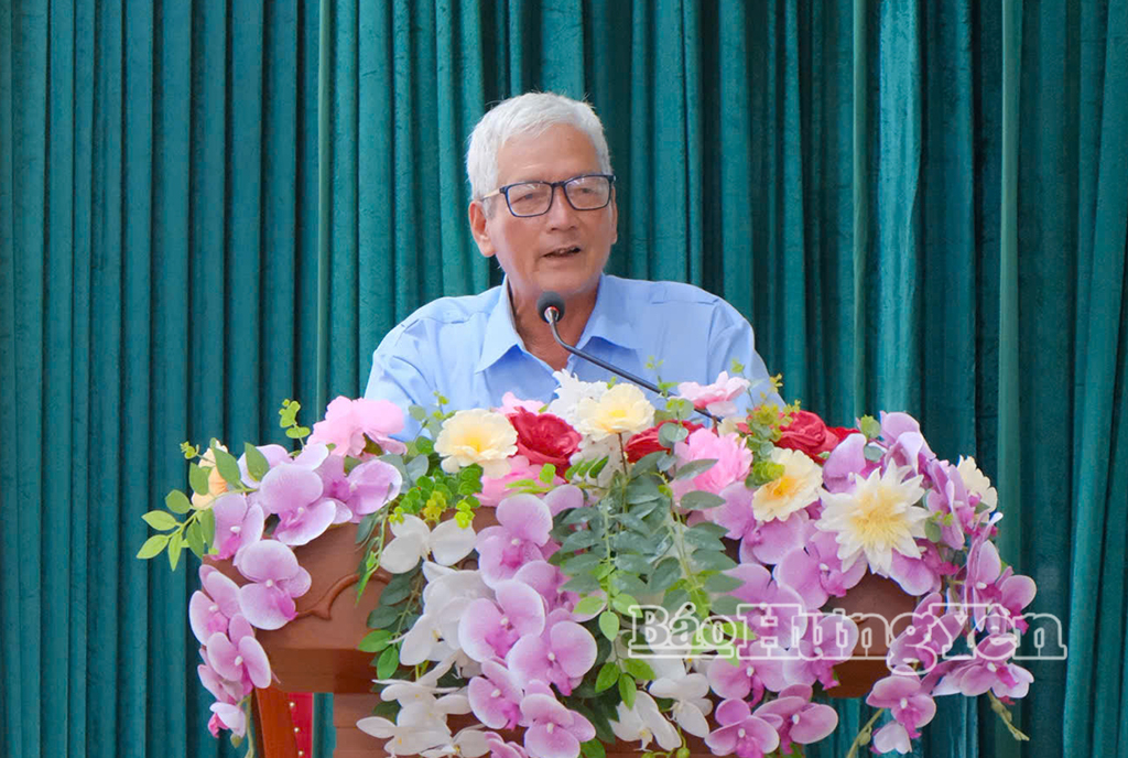 Cử tri phát biểu tại hội nghị.