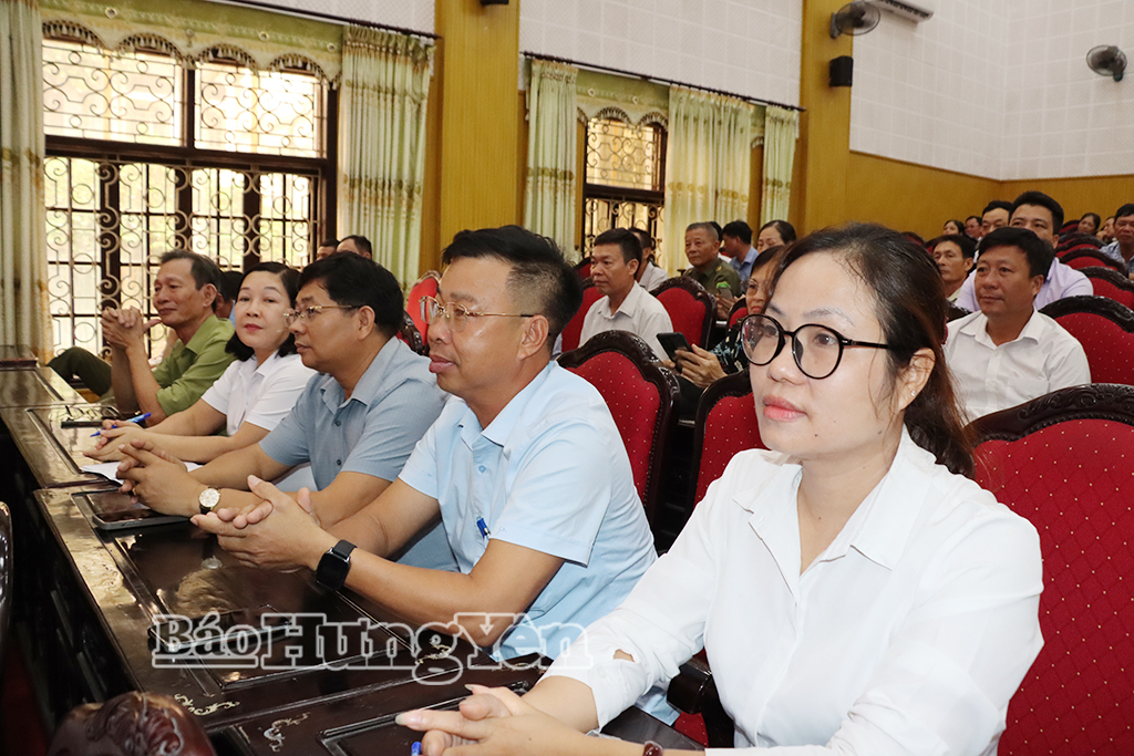 Các cử tri dự hội nghị.