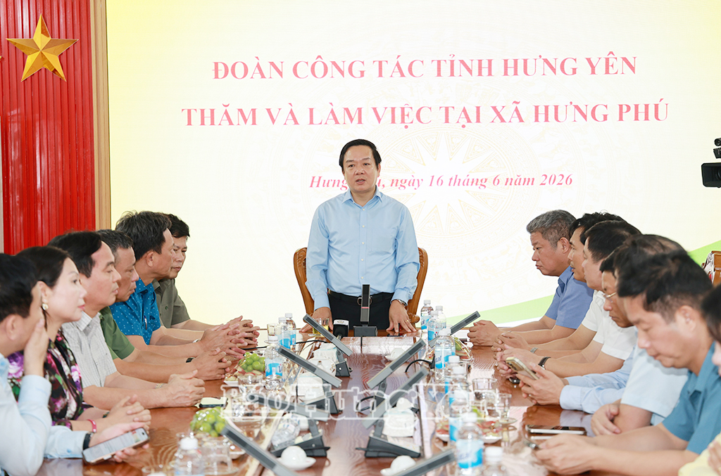 Đồng chí Phạm Quang Ngọc, Ủy viên Ban Chấp hành Trung ương Đảng, Bí thư Tỉnh ủy phát biểu tại buổi làm việc với xã Hưng Phú.
