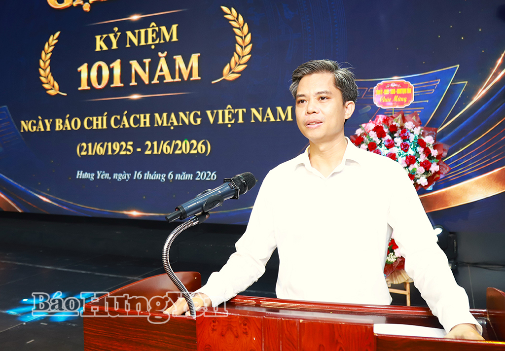 Đồng chí Nguyễn Văn Chiến, Ủy viên Ban Thường vụ Tỉnh ủy, Trưởng ban Tuyên giáo và Dân vận Tỉnh ủy phát biểu tại hội nghị.