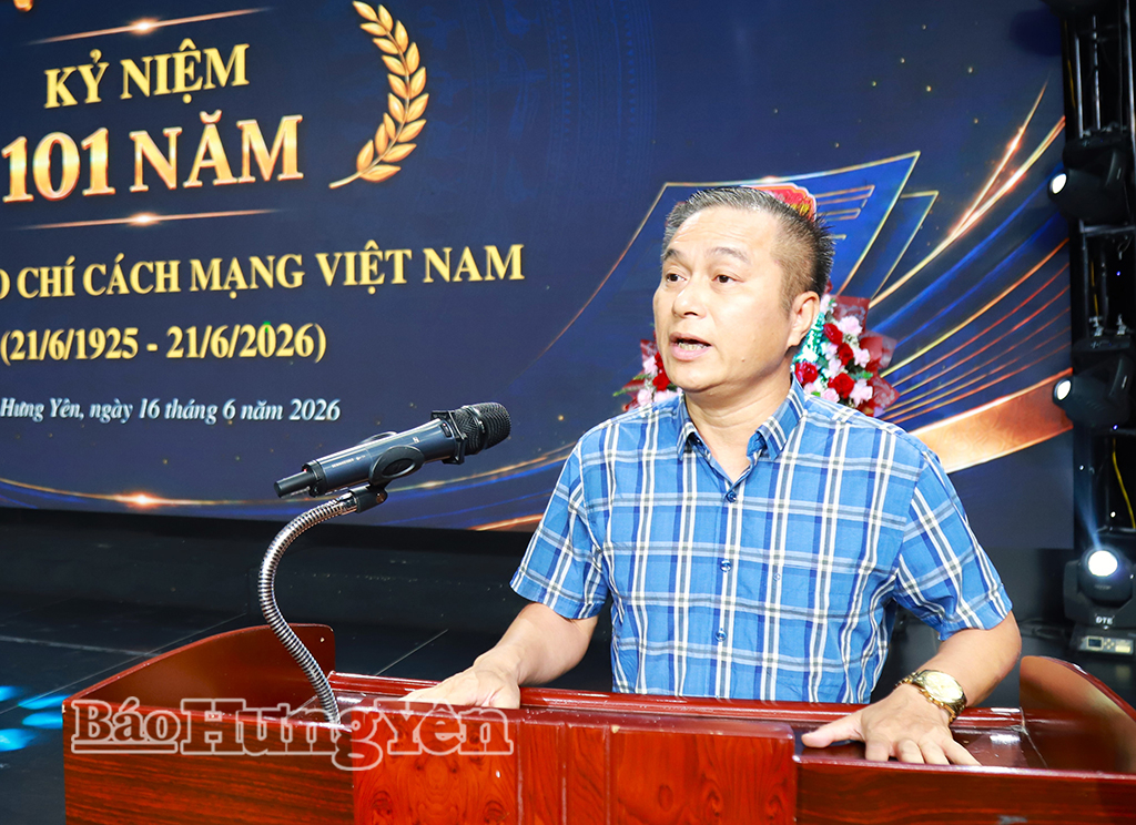 Phóng viên Mai Tú, cơ quan Thường trú Báo Nhân dân tại Hưng Yên phát biểu tại hội nghị.