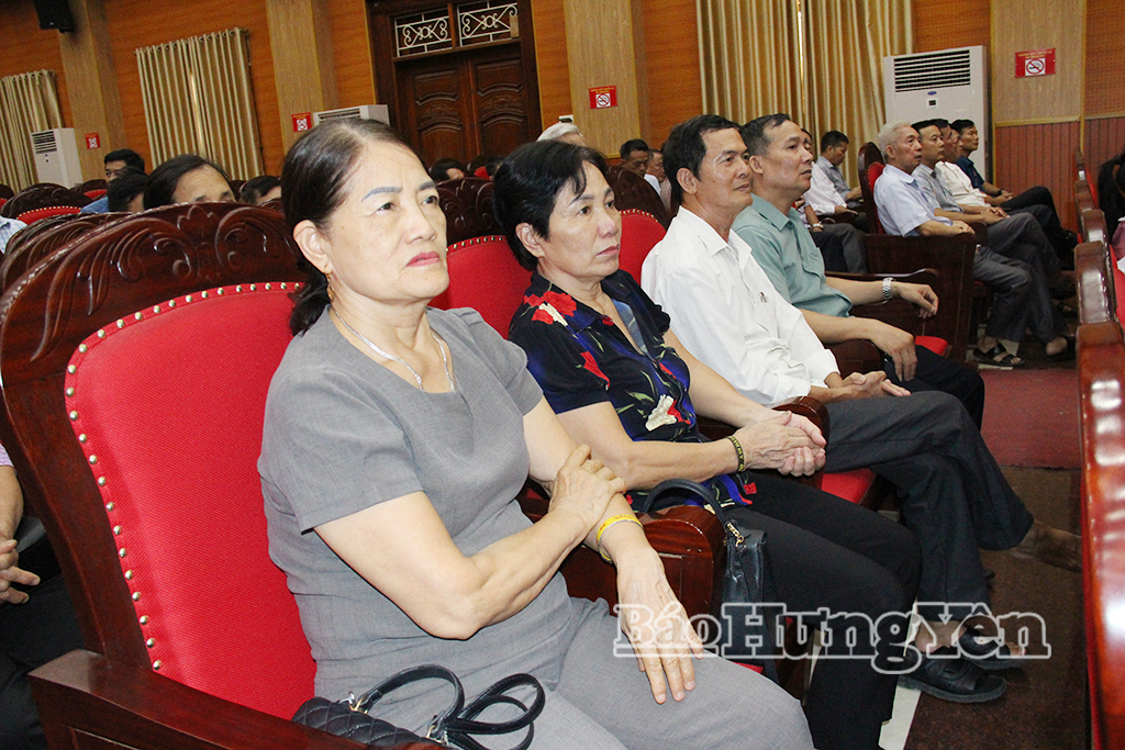 Các cử tri dự hội nghị.