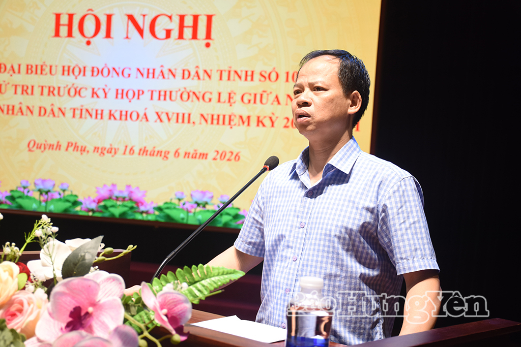 Đại diện Tổ đại biểu HĐND tỉnh số 10 trao đổi, làm rõ một số nội dung thuộc thẩm quyền và những vấn đề cử tri xã Quỳnh Phụ quan tâm.