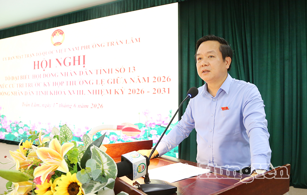 Đồng chí Phạm Quang Ngọc, Ủy viên Ban Chấp hành Trung ương Đảng, Bí thư Tỉnh ủy phát biểu tại hội nghị.