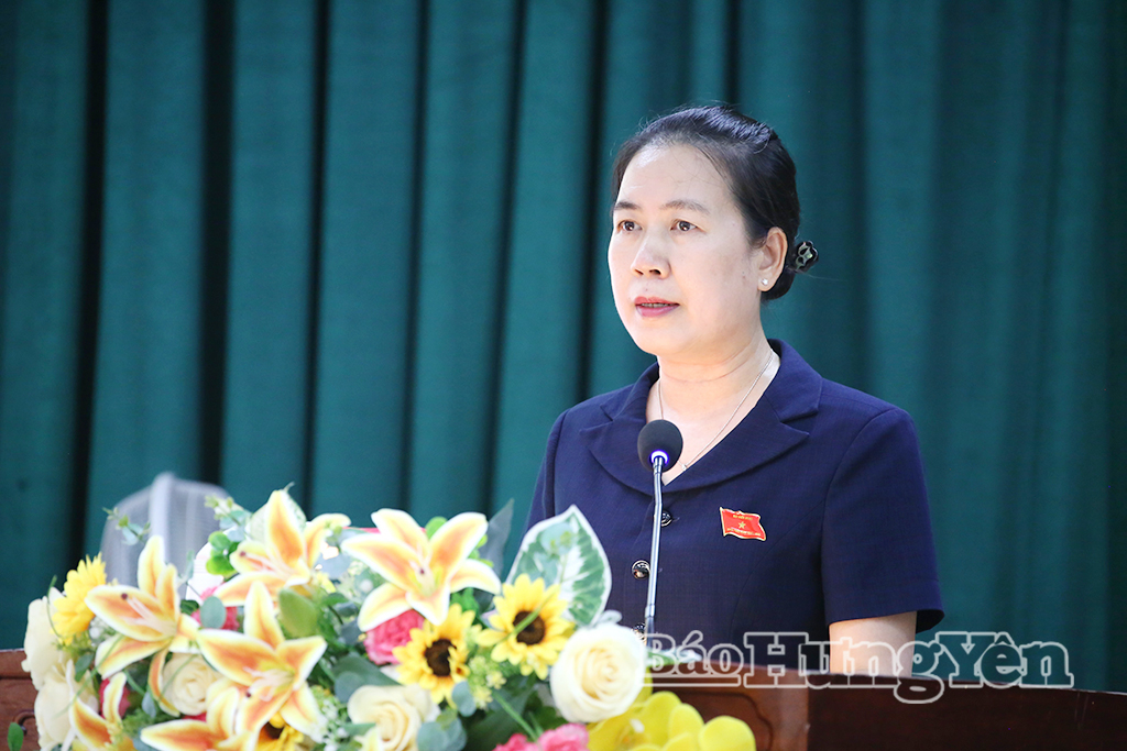 Đồng chí Trần Thị Bích Hằng, Bí thư Đảng ủy Trường Đại học Thái Bình báo cáo dự kiến nội dung, chương trình kỳ họp thường lệ giữa năm 2026, HĐND tỉnh khóa XVIII, nhiệm kỳ 2026 – 2031.