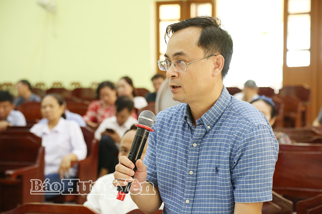 Lãnh đạo Sở Nội vụ giải đáp các ý kiến, kiến nghị theo thẩm quyền tại hội nghị.