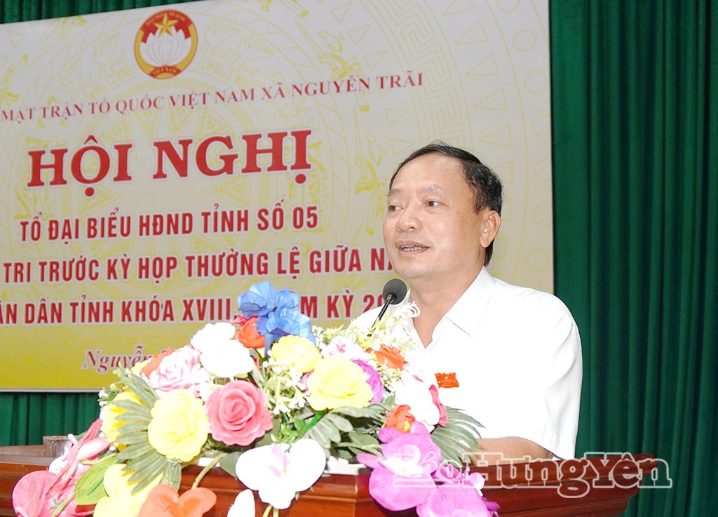 Đồng chí Trần Quốc Văn, Phó Bí thư Tỉnh ủy, Chủ tịch HĐND tỉnh phát biểu giải đáp, tiếp thu ý kiến, kiến nghị của cử tri.  