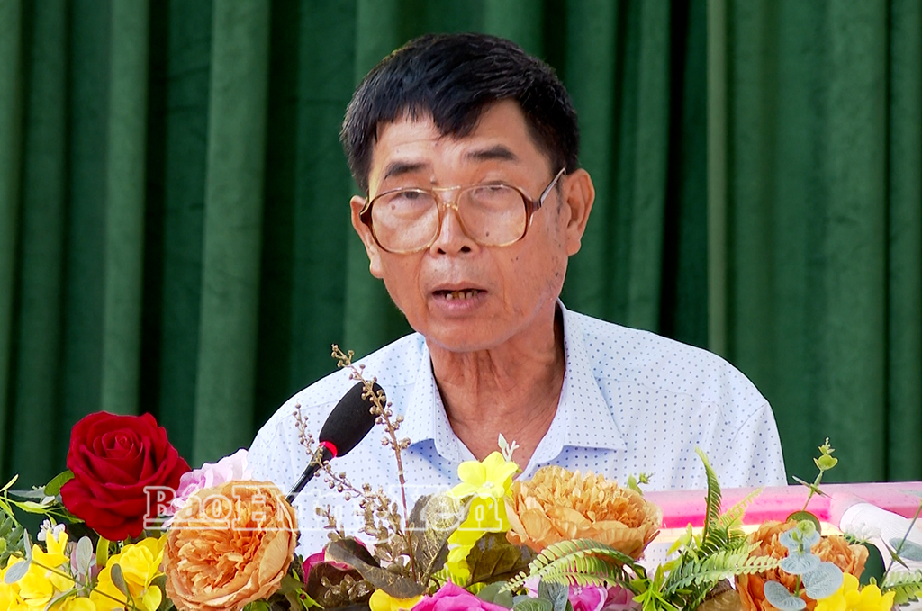 Cử tri xã Tiền Hải phát biểu tại hội nghị.