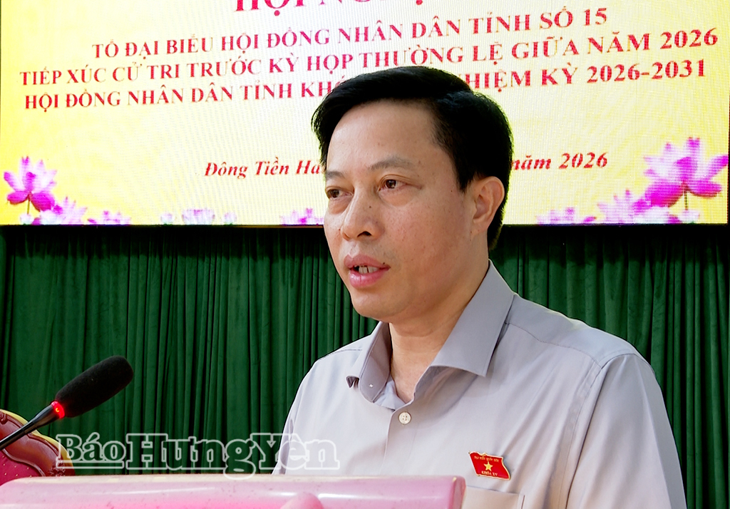 Về lĩnh vực văn hóa, giáo dục, cử tri đề nghị tỉnh quan tâm đầu tư cơ sở vật chất trường học, trạm y tế; bổ sung giáo viên còn thiếu cho các trường; nâng cấp Nghĩa trang Liệt sĩ Đông Tiền Hải. Trong lĩnh vực xây dựng, giao thông vận tải, cử tri đề nghị xây dựng đường gom và lắp đặt đèn tín hiệu giao thông trên tuyến đường ven biển để hạn chế tai nạn; hỗ trợ kinh phí mở rộng các tuyến đường kết nối với đê biển, tạo thuận lợi cho công tác phòng, chống thiên tai.