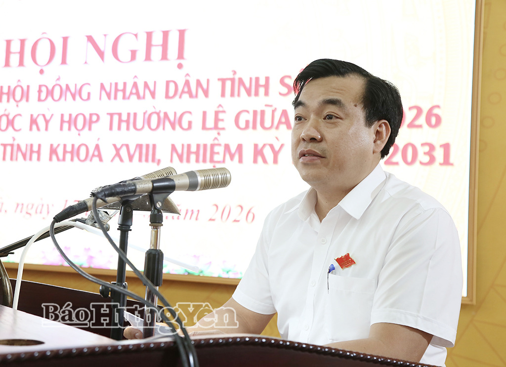 Đại biểu HĐND tỉnh phát biểu tiếp thu các ý kiến, kiến nghị của cử tri tại hội nghị.