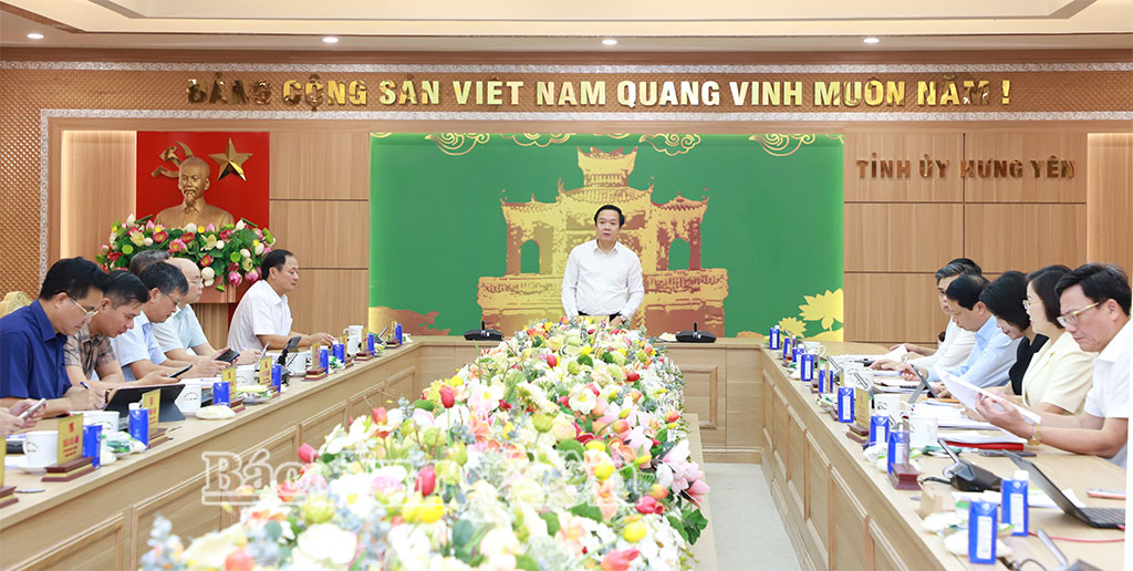 Đồng chí Phạm Quang Ngọc, Ủy viên Ban Chấp hành Trung ương Đảng, Bí thư Tỉnh ủy chủ trì hội nghị.