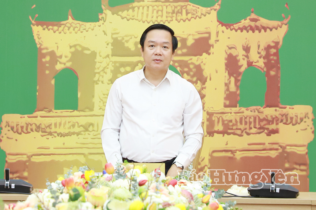Đồng chí Phạm Quang Ngọc, Ủy viên Ban Chấp hành Trung ương Đảng, Bí thư Tỉnh ủy phát biểu tại hội nghị.