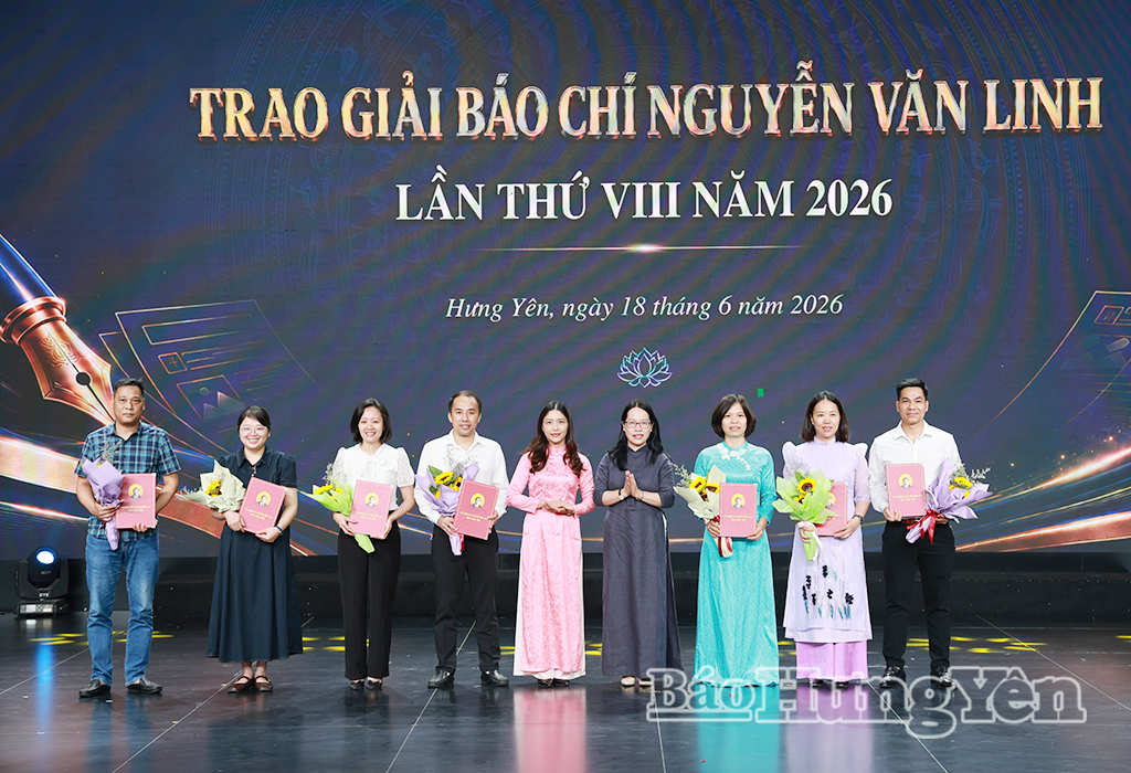 Các tác giả, nhóm tác giả nhận giải C.
