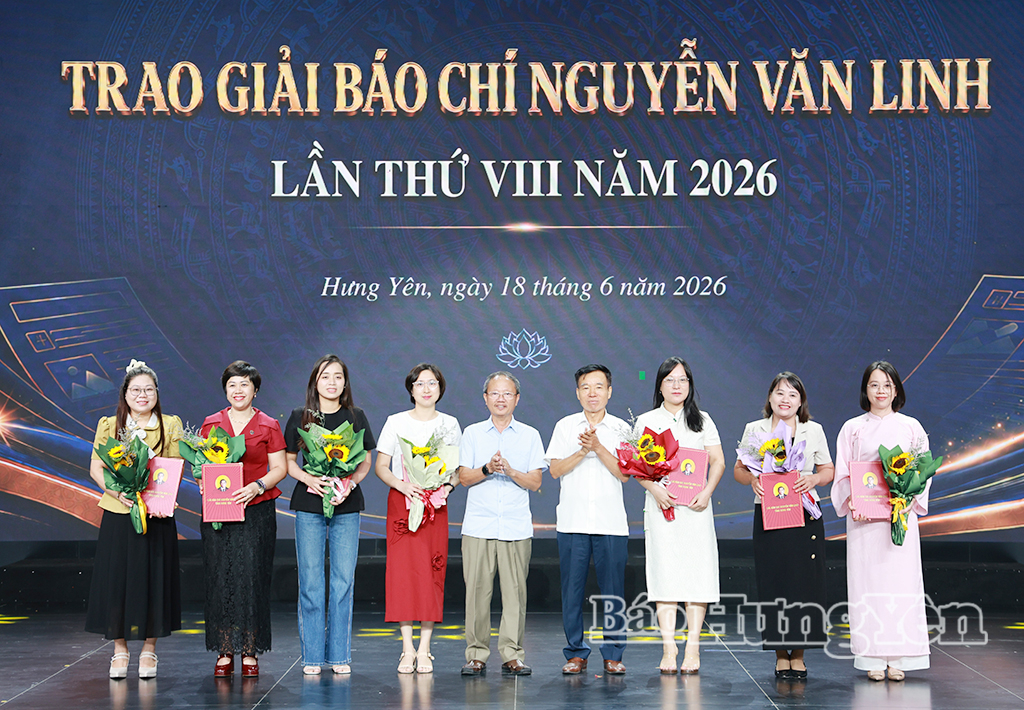 Các tác giả, nhóm tác giả nhận giải C.
