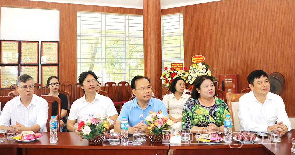 Các đại biểu dự buổi gặp mặt. 