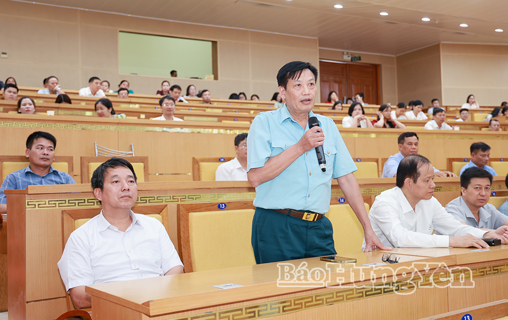 Đại biểu thảo luận tại hội nghị.
