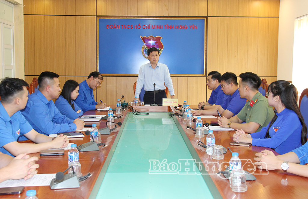 Đồng chí Trần Quốc Toản, Phó Bí thư Thường trực Tỉnh ủy, Chủ tịch Ủy ban MTTQ Việt Nam tỉnh dự buổi gặp mặt Đoàn đại biểu dự Đại hội đại biểu toàn quốc Đoàn TNCS Hồ Chí Minh lần thứ XIII.