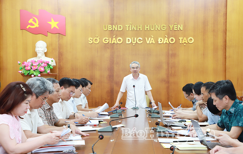 Đồng chí Phạm Đồng Thụy, Ủy viên Ban Thường vụ Tỉnh ủy, Giám đốc Sở Giáo dục và Đào tạo chủ trì cuộc họp.