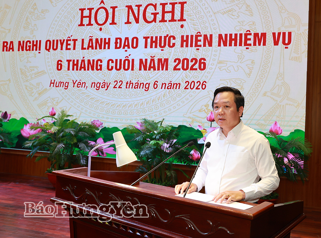 Đồng chí Phạm Quang Ngọc, Ủy viên Ban Chấp hành Trung ương Đảng, Bí thư Tỉnh ủy, Bí thư Đảng ủy Quân sự tỉnh phát biểu tại hội nghị.