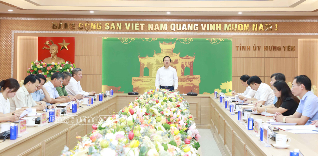 Đồng chí Phạm Quang Ngọc, Ủy viên Ban Chấp hành Trung ương Đảng, Bí thư Tỉnh ủy, Trưởng ban Chỉ đạo tỉnh chủ trì phiên họp.
