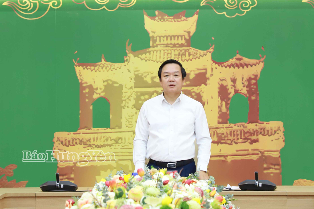 Đồng chí Phạm Quang Ngọc, Ủy viên Ban Chấp hành Trung ương Đảng, Bí thư Tỉnh ủy, Trưởng ban Chỉ đạo tỉnh phát biểu tại phiên họp.