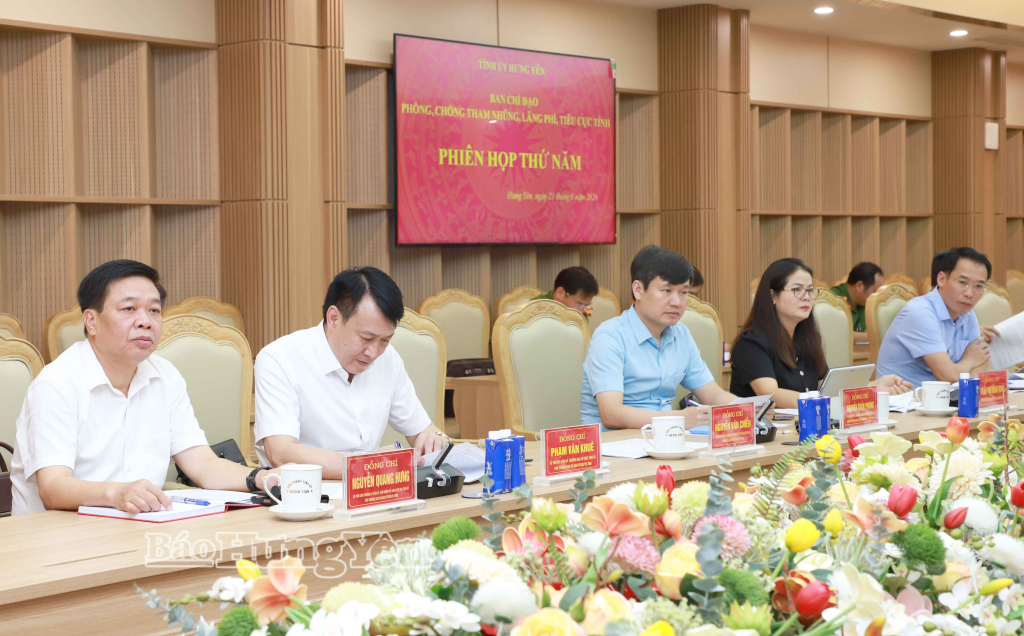 Các đại biểu dự phiên họp.
