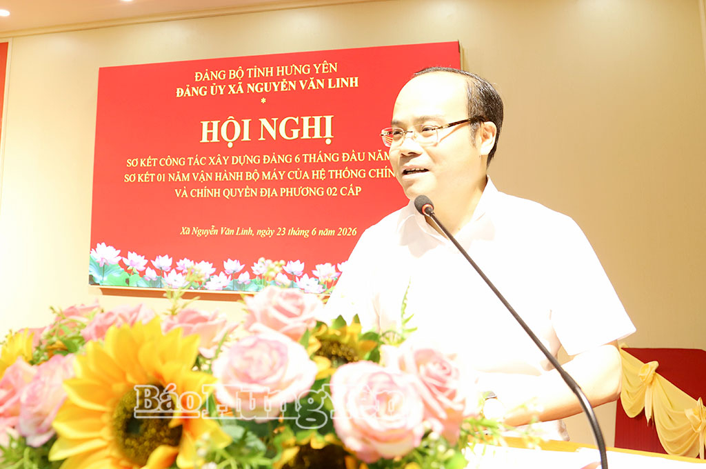 Lãnh đạo xã phát biểu tại hội nghị.