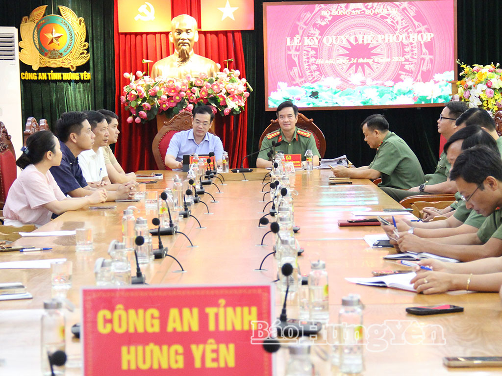 Các đại biểu dự buổi lễ tại điểm cầu tỉnh Hưng Yên.