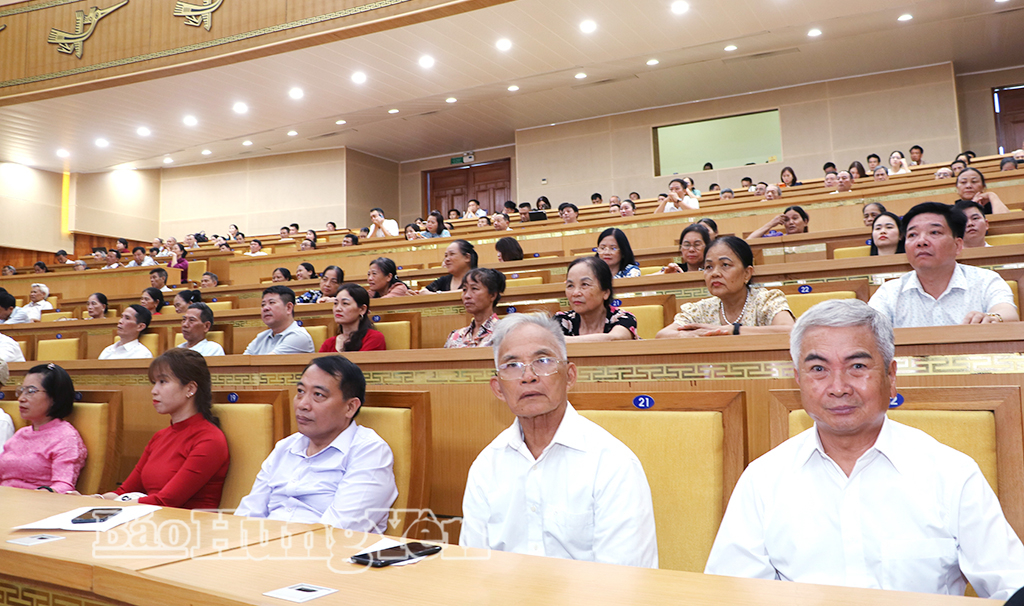 Các đại biểu dự hội nghị. 