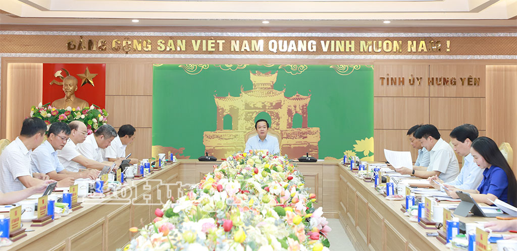 Đồng chí Phạm Quang Ngọc, Ủy viên Ban Chấp hành Trung ương Đảng, Bí thư Tỉnh ủy chủ trì cuộc họp.
