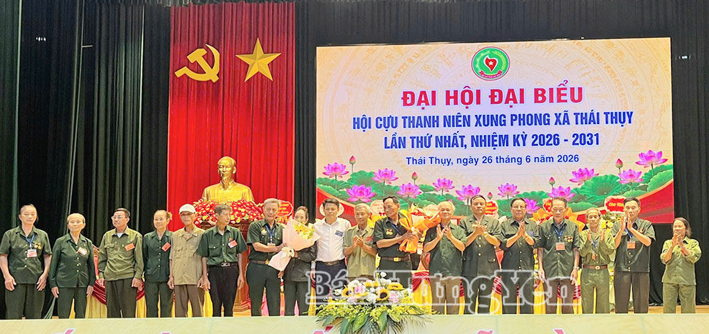 Lãnh đạo xã chúc mừng Ban Chấp hành Hội Cựu TNXP xã Thái Thụy khóa I, nhiệm kỳ 2026 - 2031.