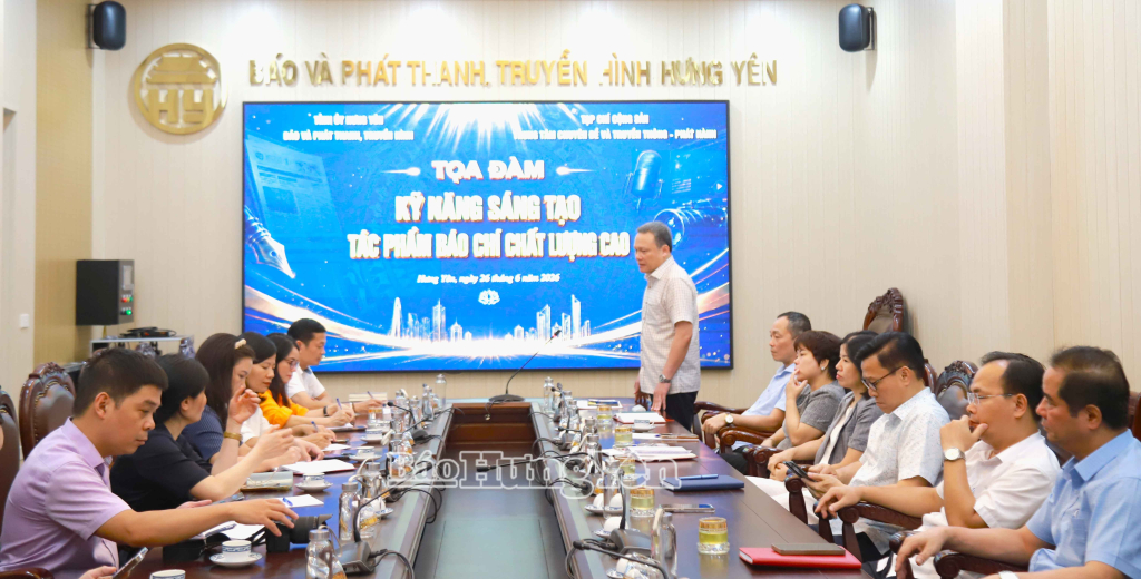 Các đại biểu dự tọa đàm.