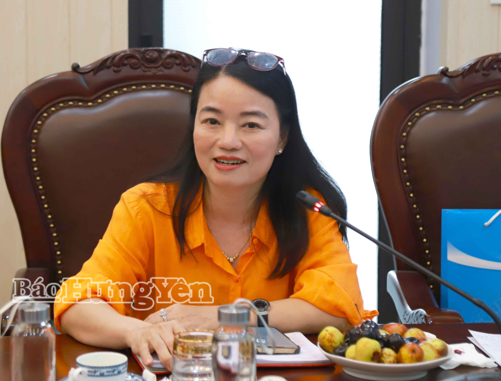 Cán bộ Trung tâm Chuyên đề và Truyền thông - Phát hành chia sẻ kinh nghiệm tại buổi tọa đàm.