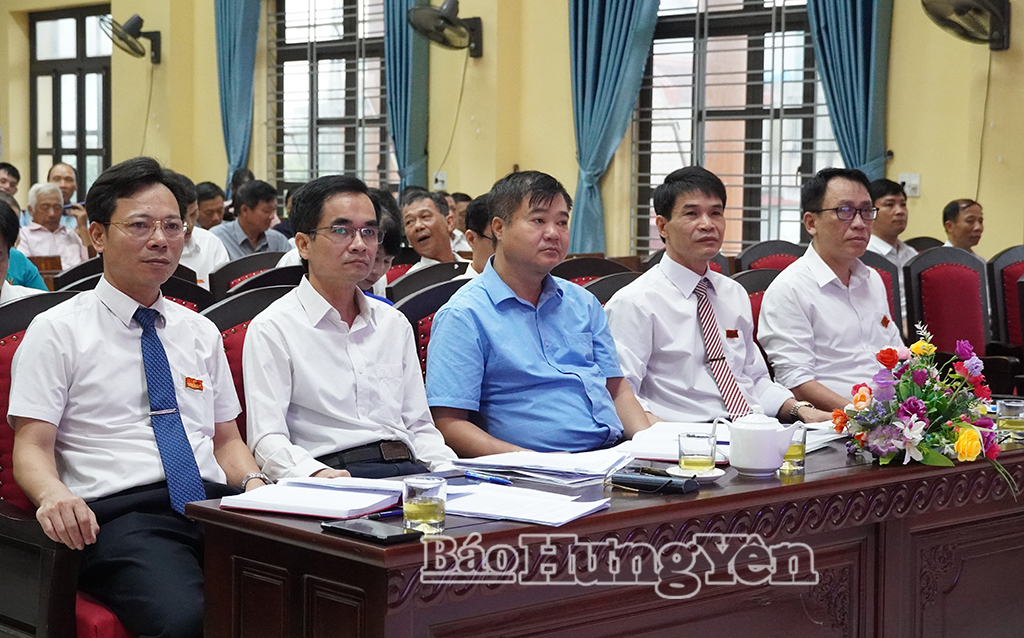 Các đại biểu dự kỳ họp. Ảnh: Nguyễn Thắm 